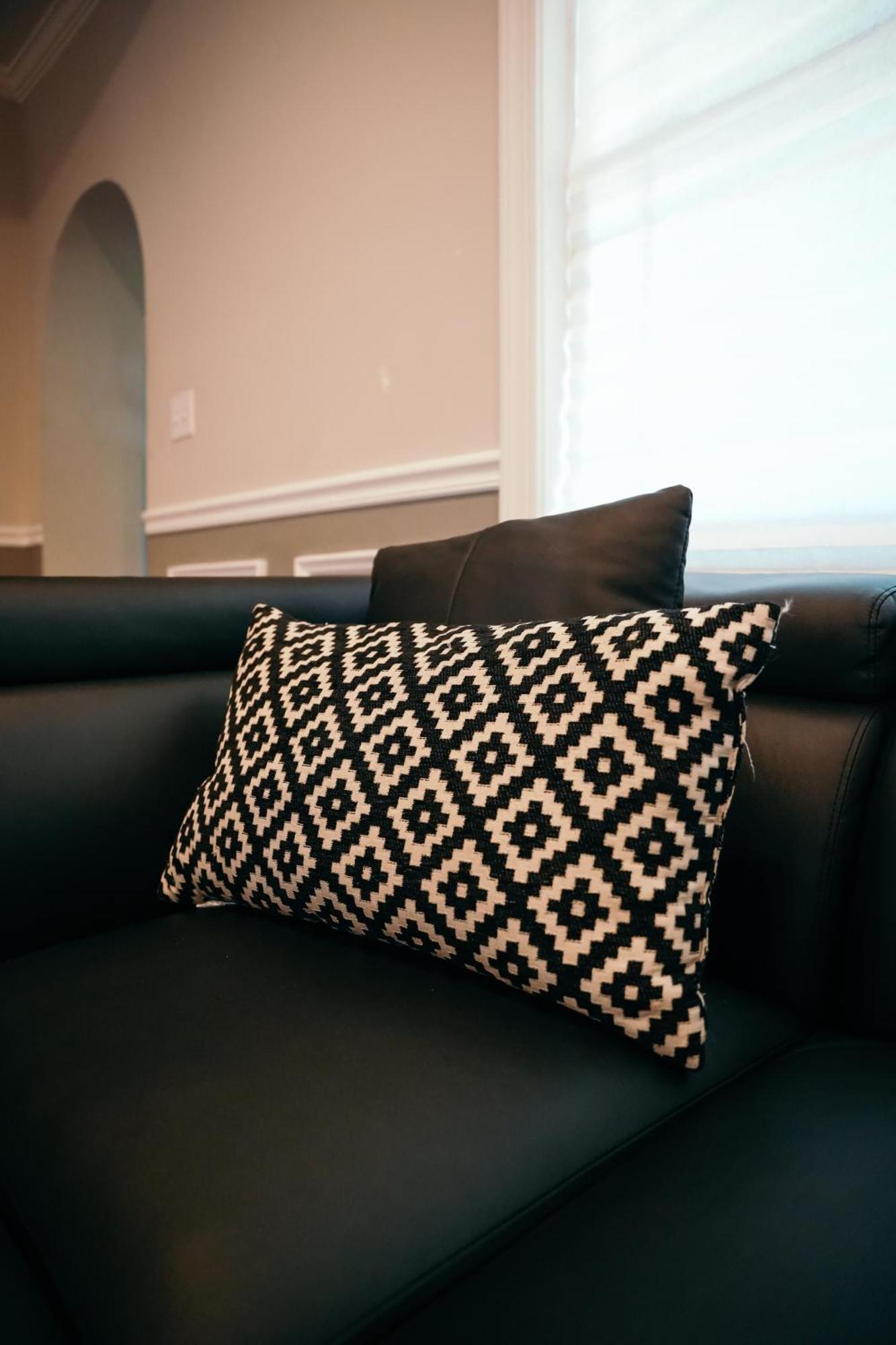 Charm City Luxury 4 Bedroom Brick Home Балтимор Екстериор снимка